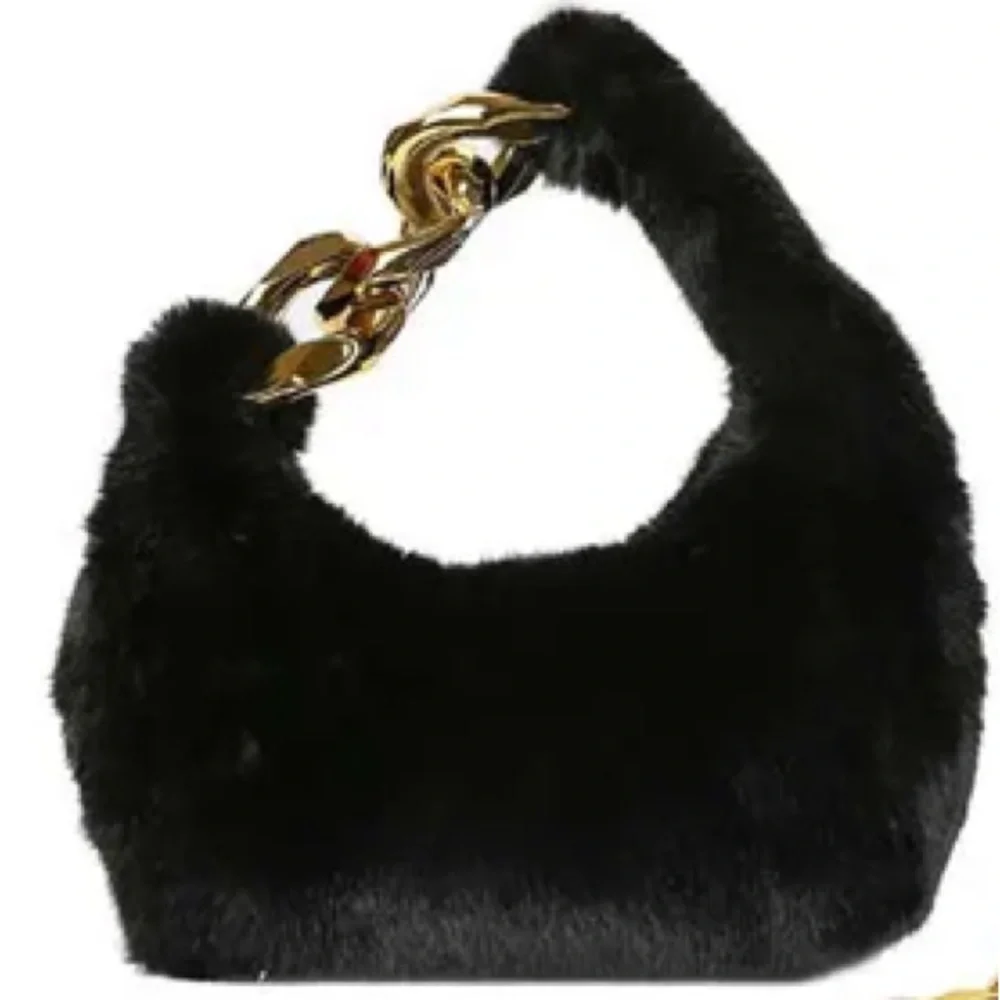 HP! Faux fur bag with chunky gold chain in black. Brand new! - Picture 13 of 13